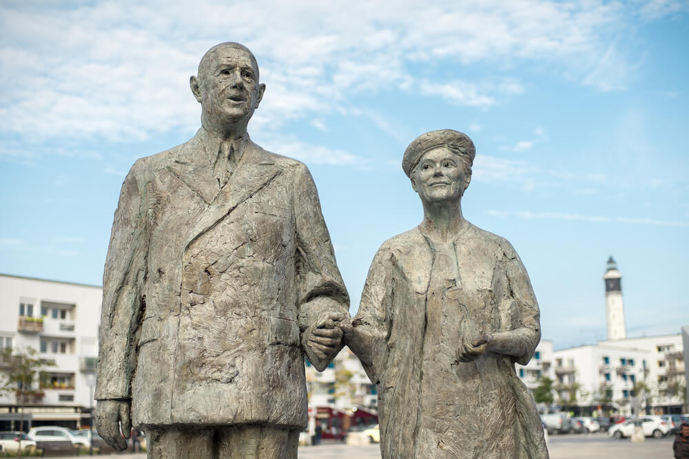 La statue Charles et Yvonne de Gaulle Calais