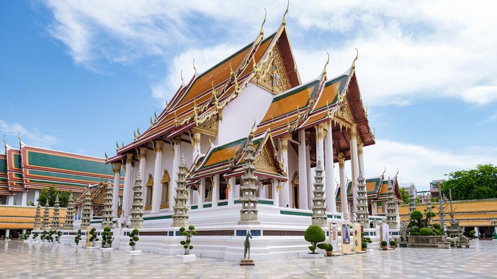 facade Wat Suthat bangkok cote