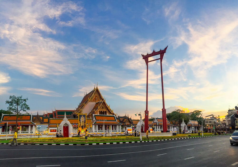 facade Wat Suthat bangkok panorama