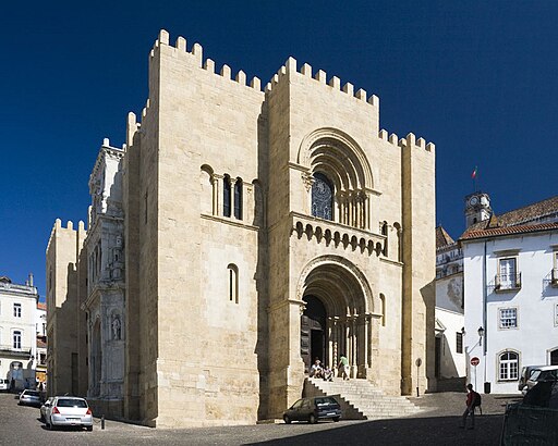 Cathédrale Velha de Coimbra facade