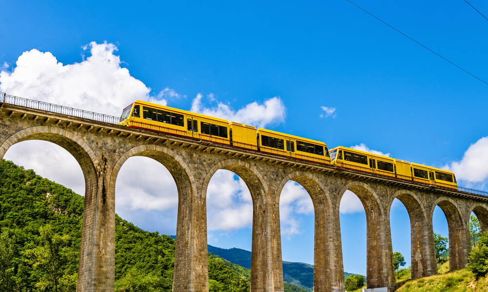 train jaune pont sejourne