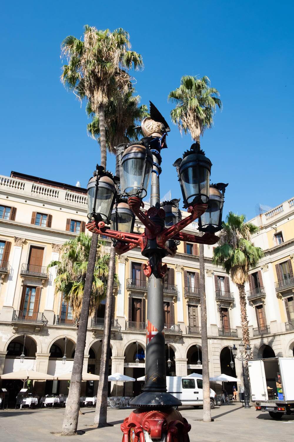 lampadaire de la Plaza real (1)