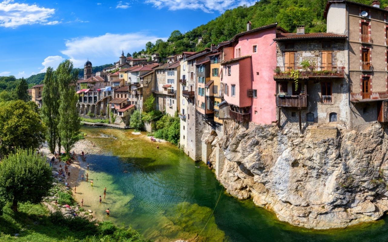 5 plus beaux villages autour de Lyon à visiter cet automne Navaway