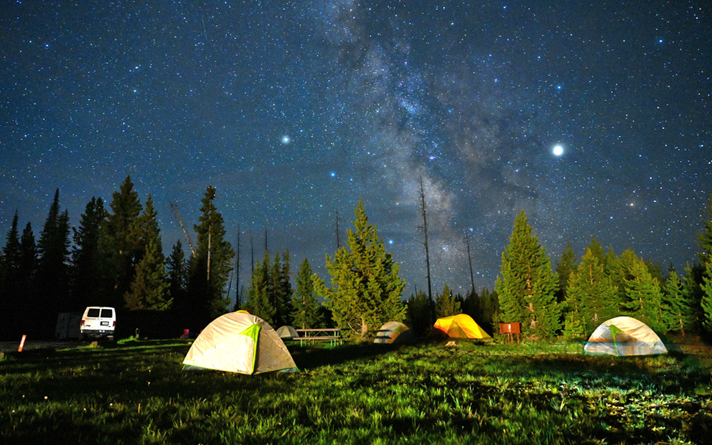camping yellowstone la nuit