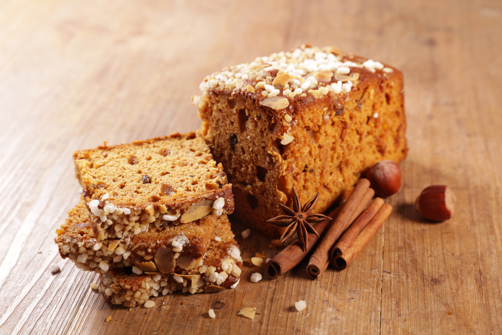 Gingerbread,Cake,And,Spices ,Cinnamon,,Nuts