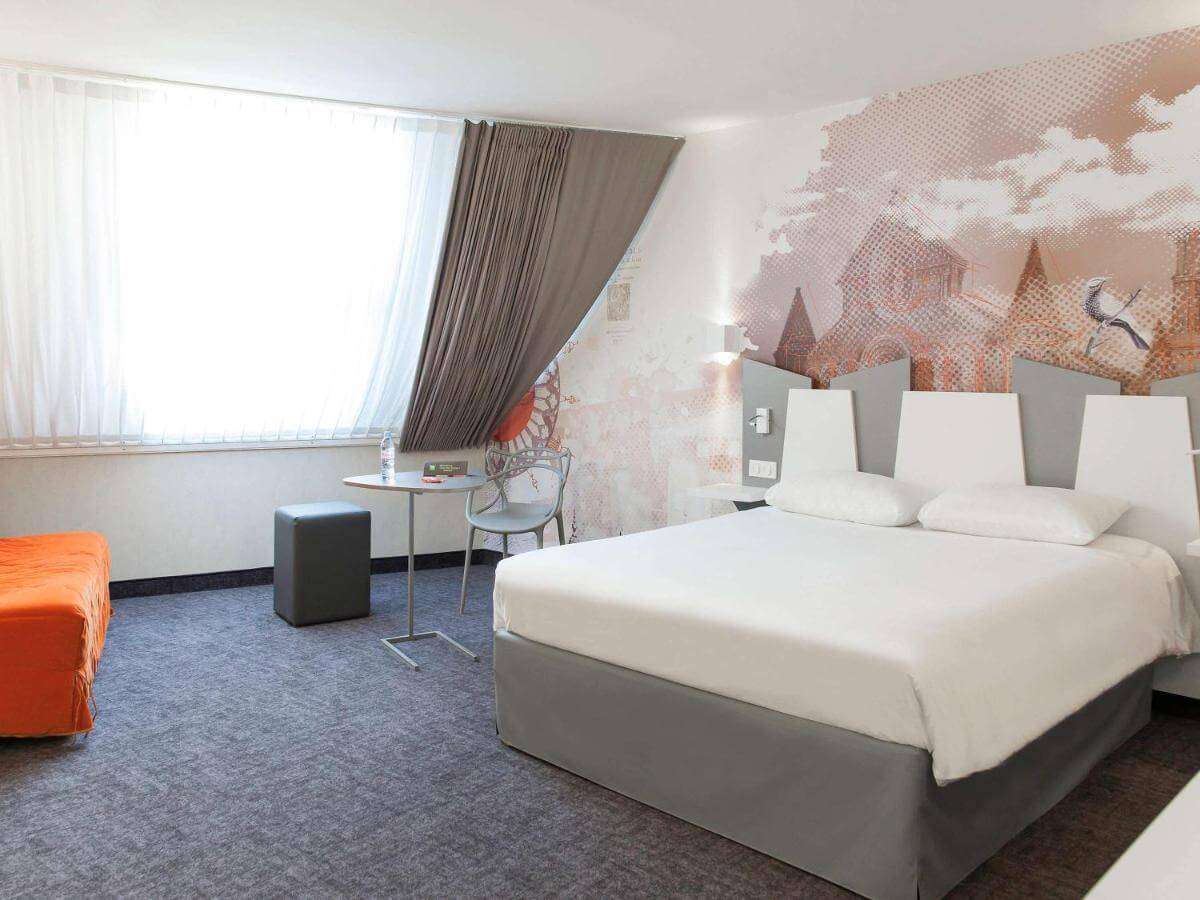 ibis style poitiers booking