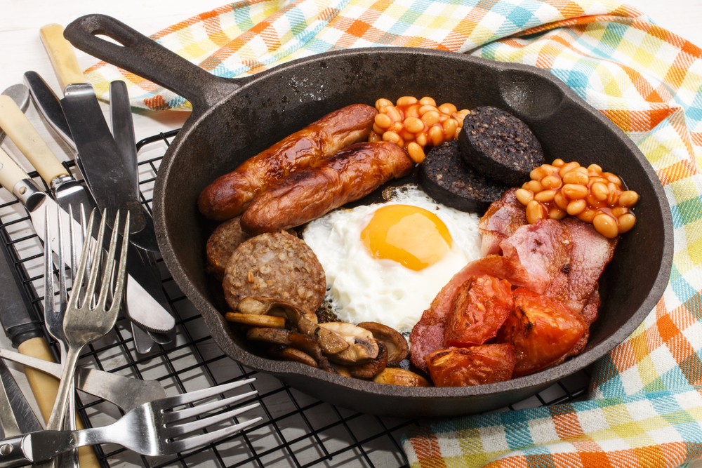 Full,Irish,Breakfast,With,Fried,Egg,,Sausages,,Black,Pudding,,White