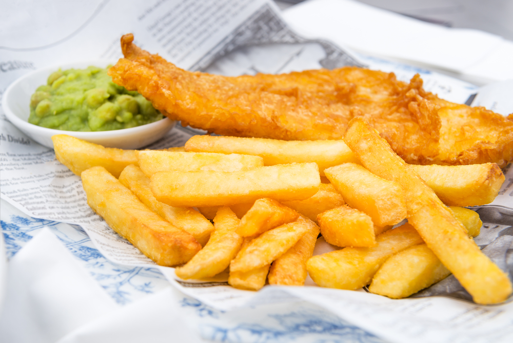 Traditional,English,Food,Such,As,Fish,And,Chips,With,Mushy
