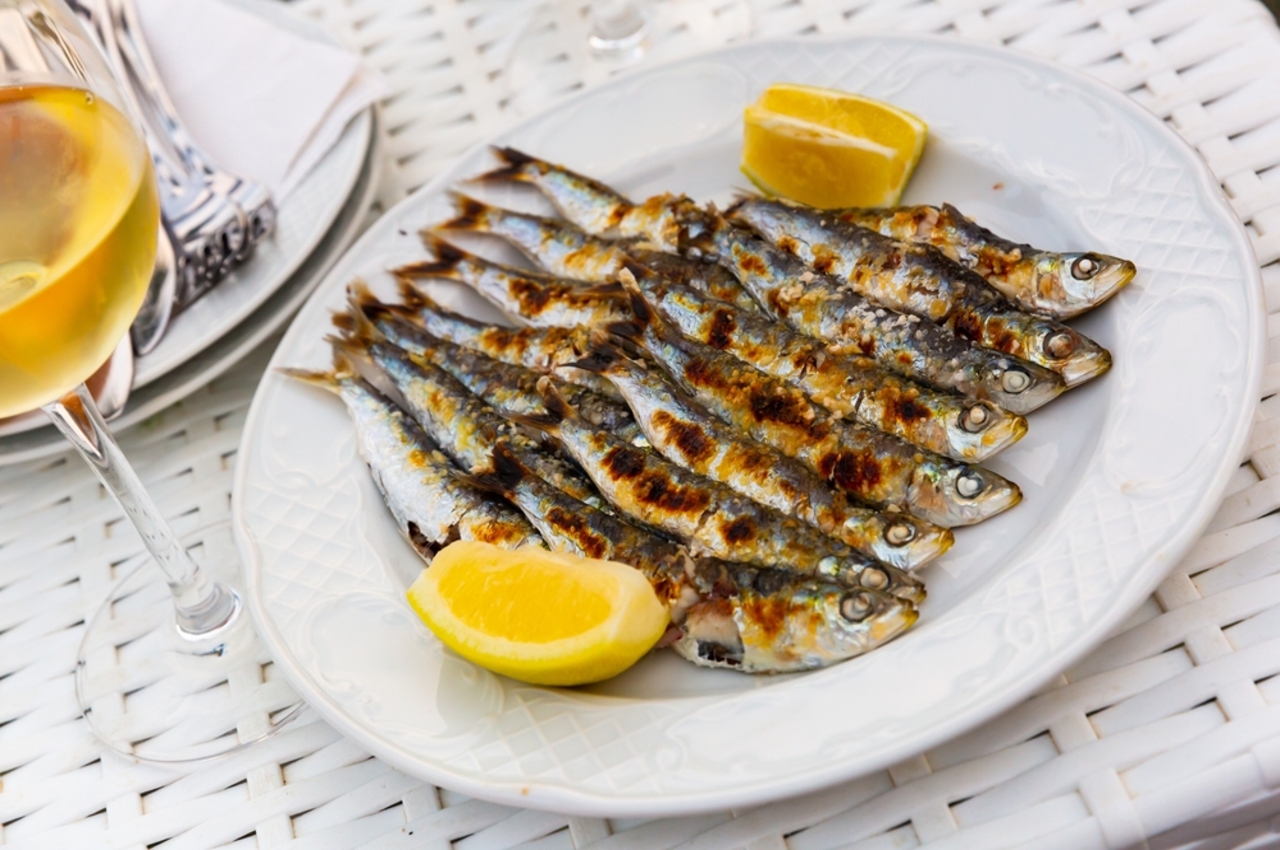 Portion,Of,Charcoal,Grilled,Sardines,Served,With,Lemon,,Typical,Seafood