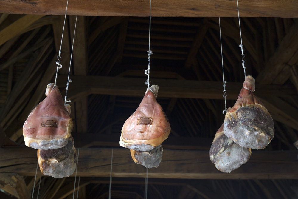 Hams,Hang,From,Very,Old,Wooden,Beams,In,Ghent,Meat