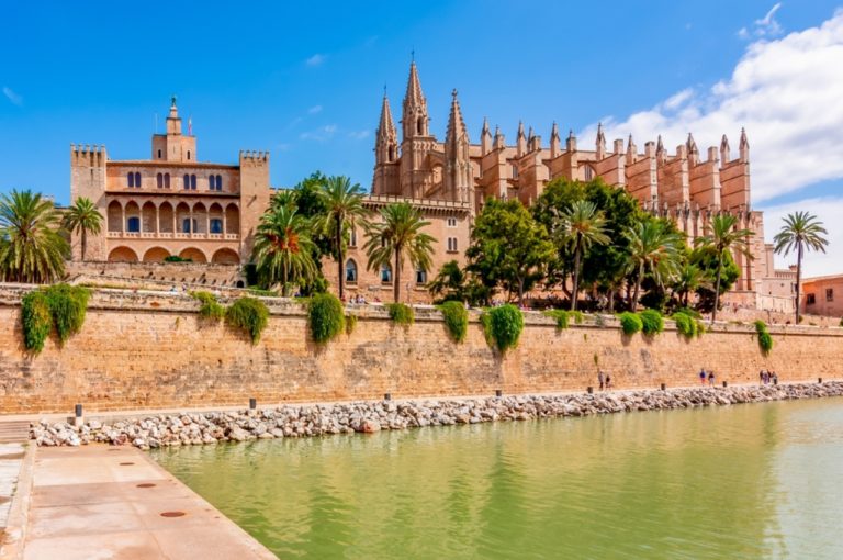 Cathedral,Of,Santa,Maria,Of,Palma,(la,Seu),And,Royal