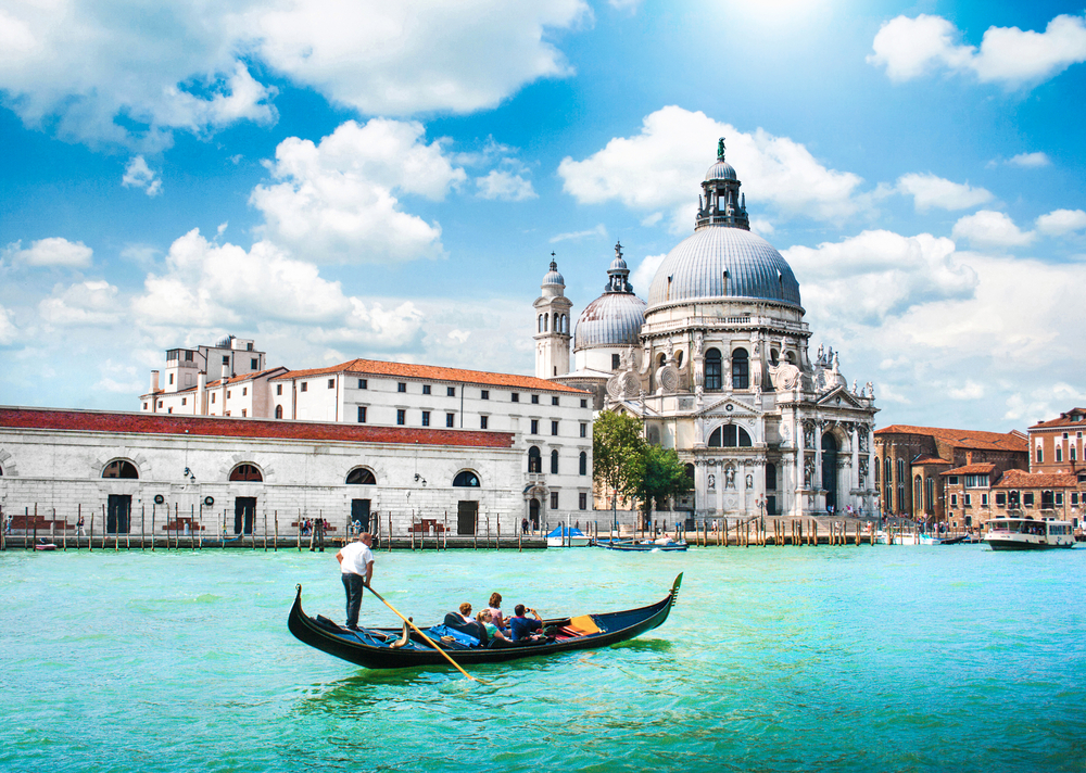 Traditional,Gondola,On,Canal,Grande,With,Basilica,Di,Santa,Maria