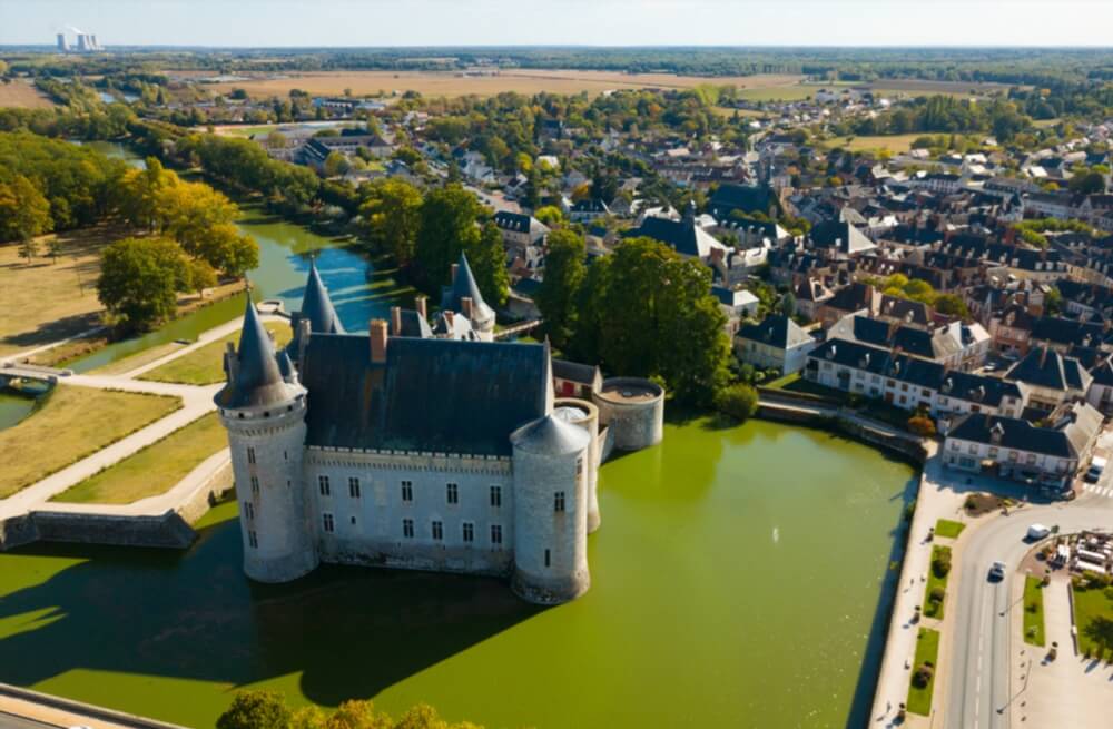 chateau de Sully sur Loire