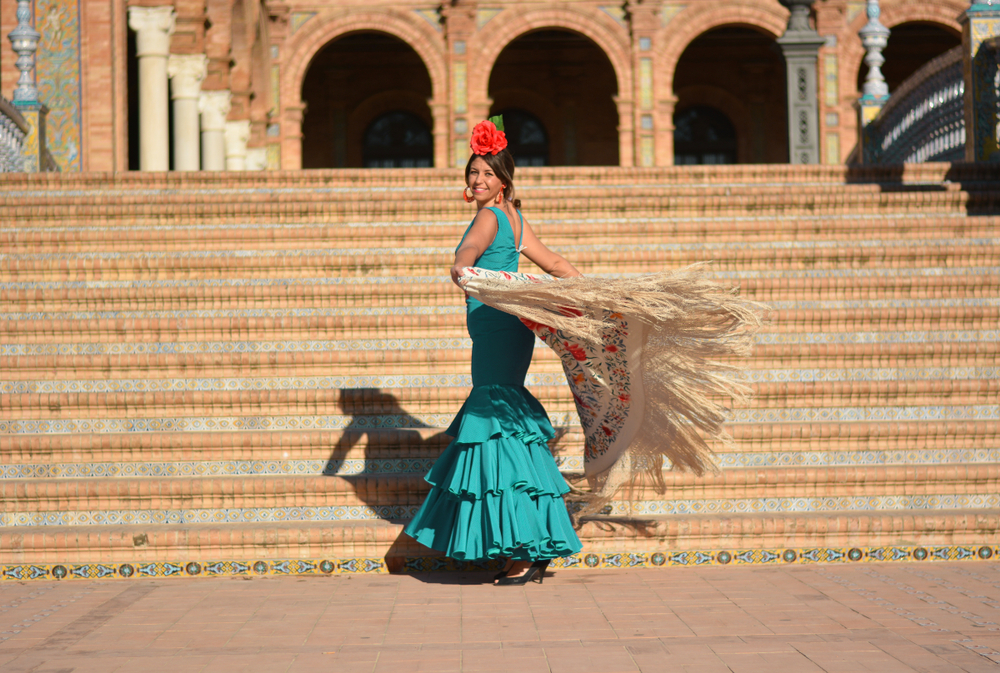 The,Girl,Dances,Flamenco,With,A,Green,Dress,And,Cloak