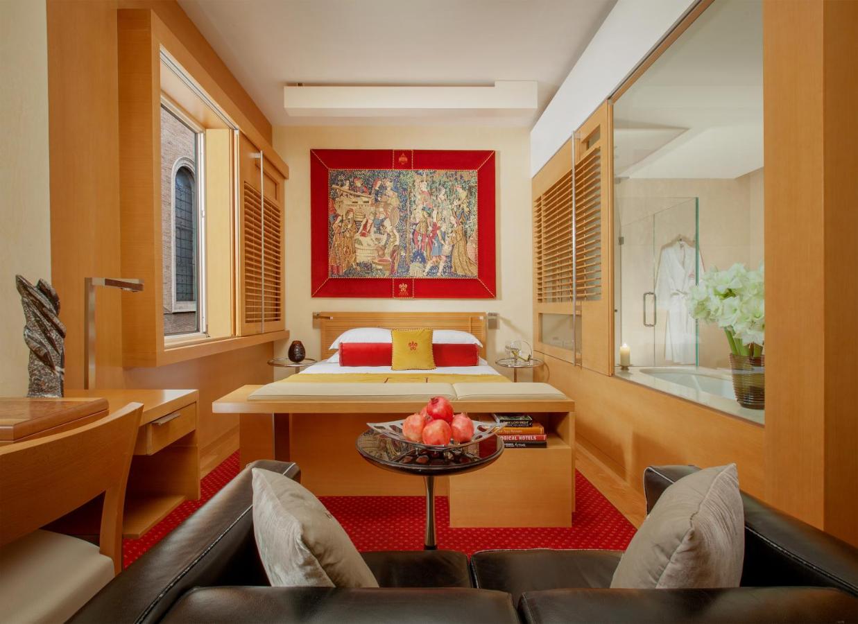 hotels rome hotel raphael3