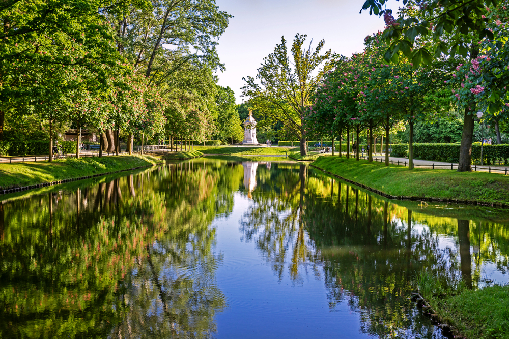 Blossoming,Chestnut,Trees,In,Tiergarten,,Berlin,,Germany