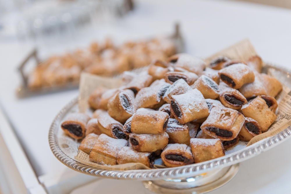 Date,Filled,Maltese,Snacks,During,A,Party