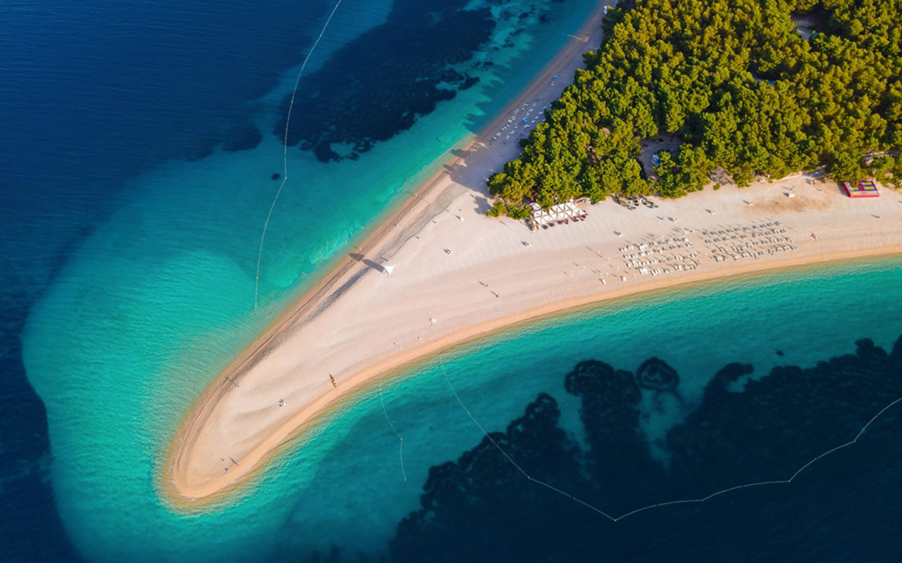 Aerial,Top,Down,View,Of,Zlatni,Rat,Beach,On,Adriatic