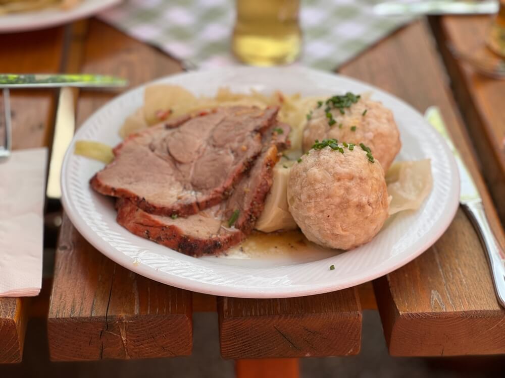 schweinsbraten porc roti autrichien