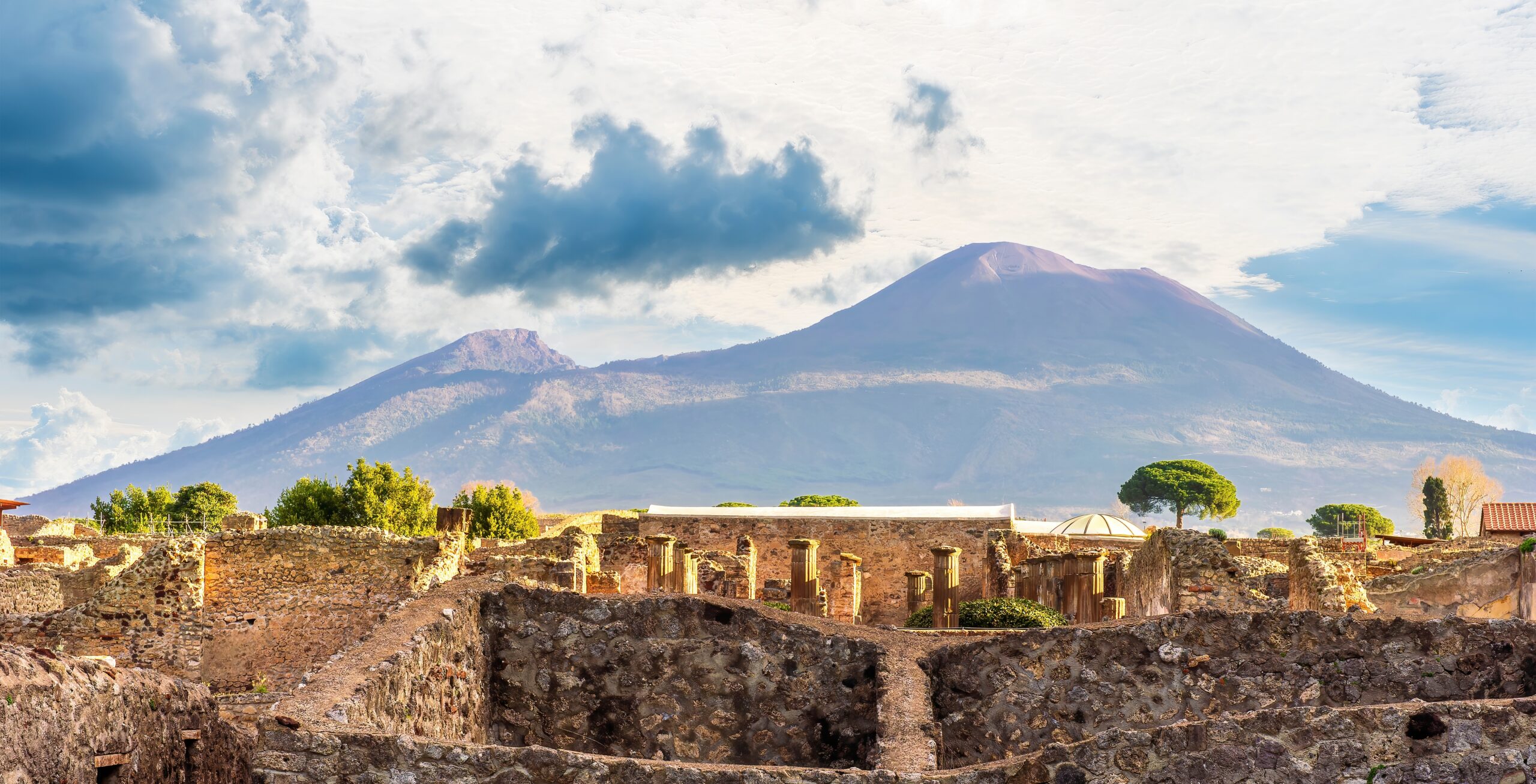 Beautiful,Landscape,From,Pompeii,Ancient,Archeological,Excavation,To,Vesuvius,Volcano