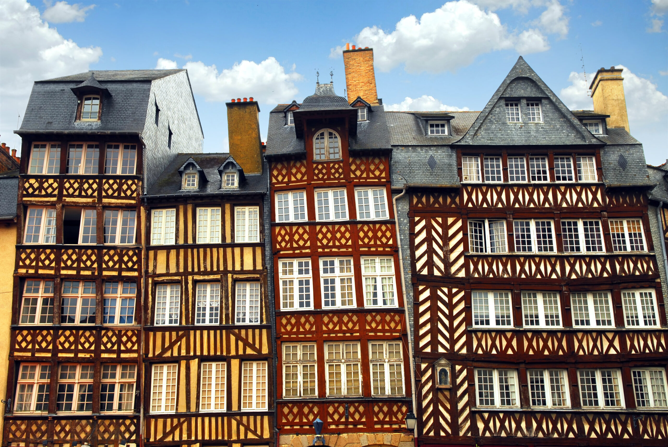 Row,Of,Crooked,Medieval,Houses,In,Rennes,,France.