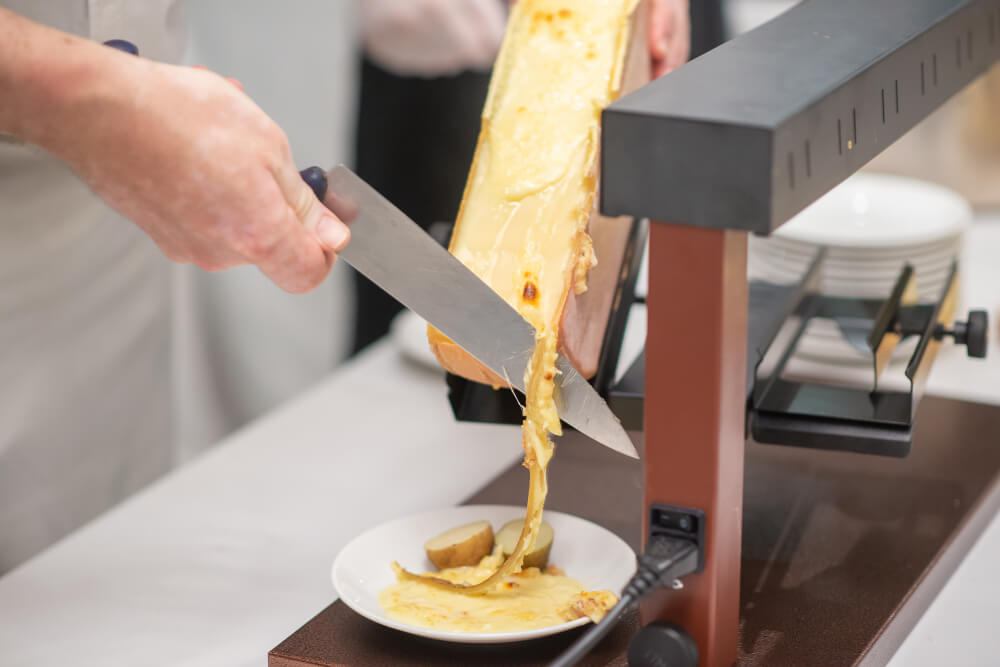 spécialités Annecy Raclette savoyarde Raclette traditionnelle