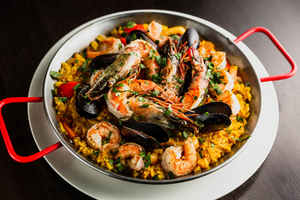 specialites barcelone paella barcelone paella fruit de mer