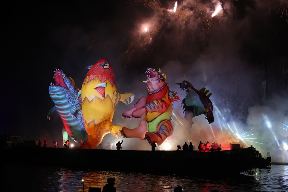 spectacle pyrotechnique parade des dragons cracovie