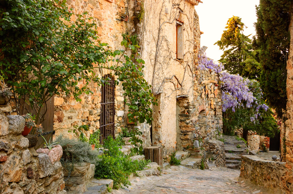 village medievale castelnou