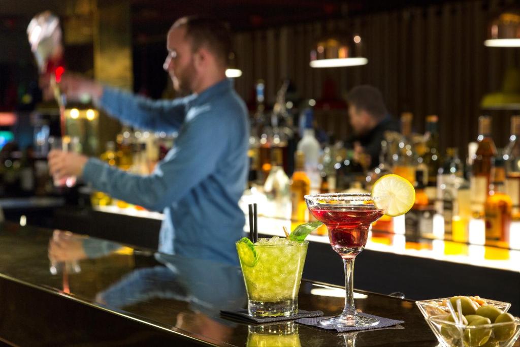 Rocky bar