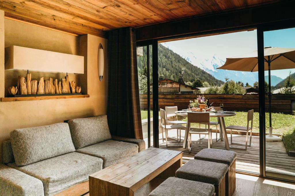 grand montet salon