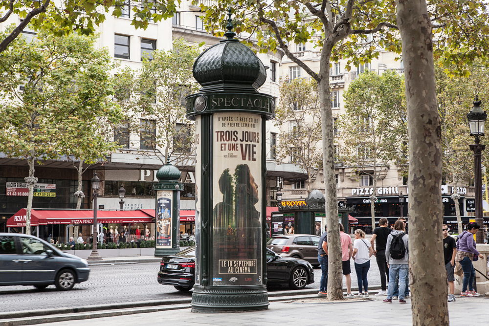 Paris sep,20,,2019:,The,Avenue,Des,Champs élysées,Is,An,Avenue