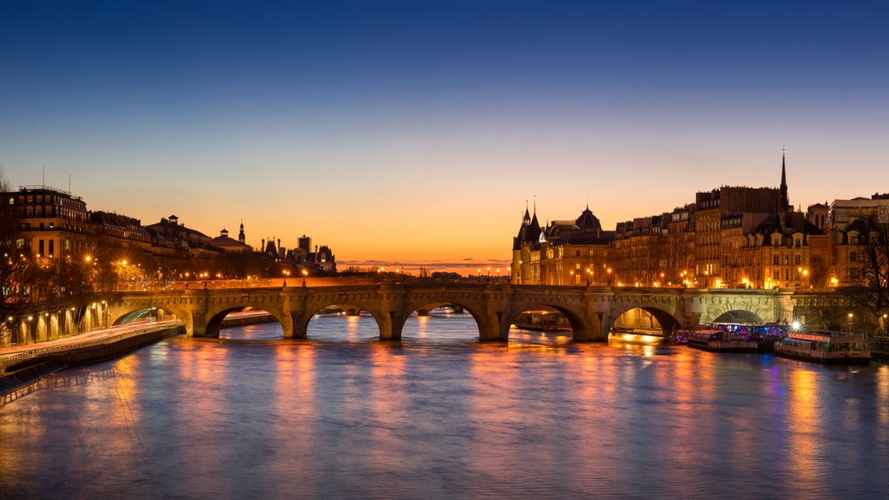 Paris,Sunrise,With,The,Pont,Neuf,And,Ile,De,La