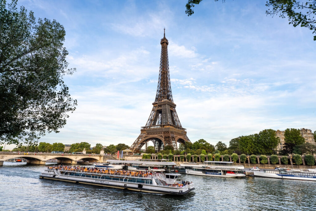 Les Bateaux Mouches