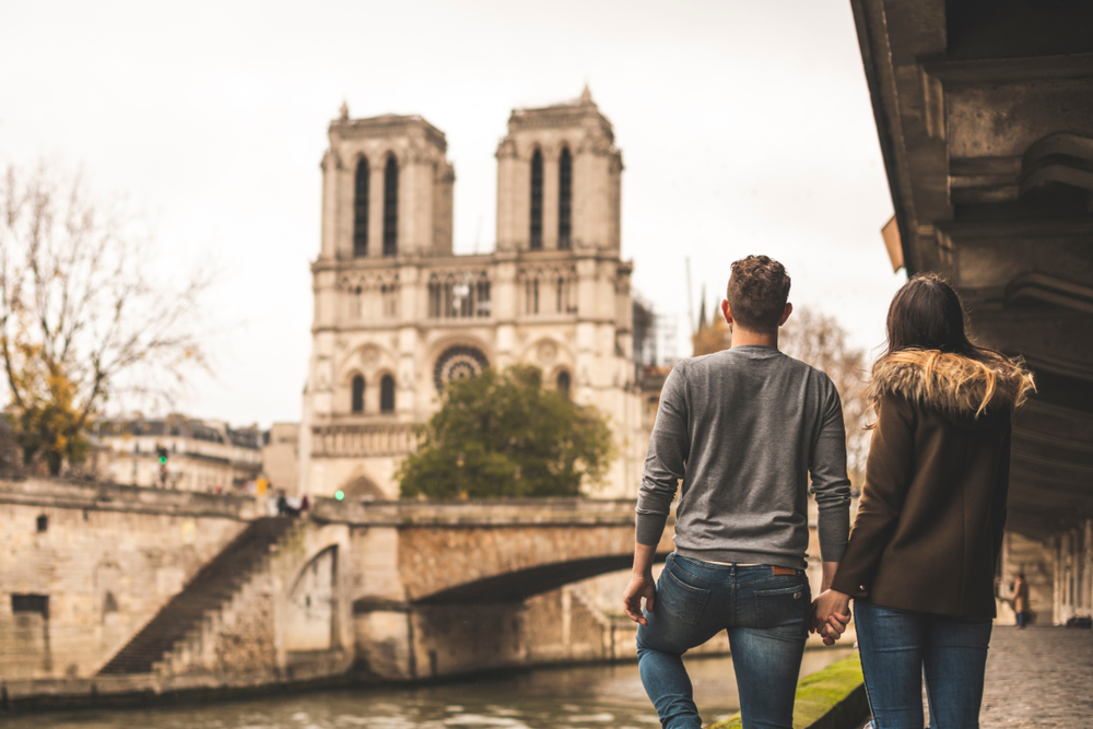 Beautiful,Young,Caucasian,Couple,In,Love,,Next,To,The,Seine