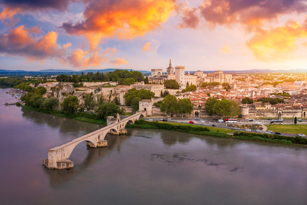 Beautiful,View,Of,Avignon,With,Famous,Bridge,Saint benezet,,Medieval,Architecture