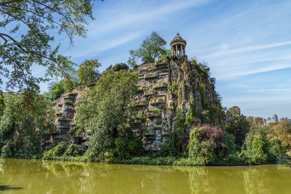 Sibyl,Temple,On,The,Hill,And,Lake,In,Buttes,Chaumont