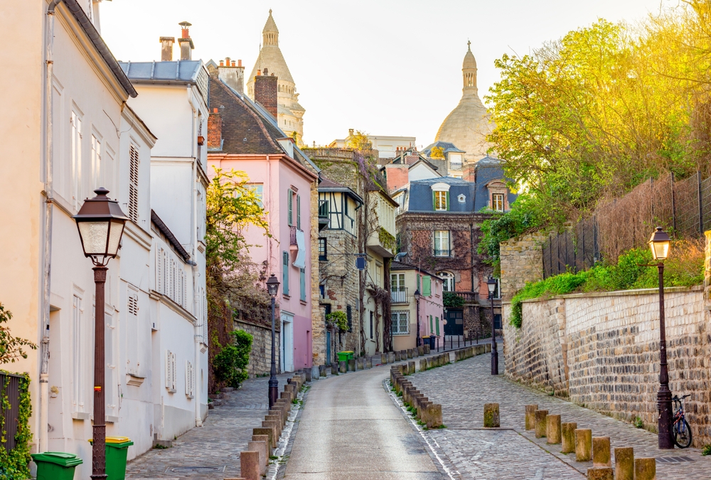 Architecture,Of,L'abreuvoir,Street,In,Montmartre,Hill,,Paris,,France