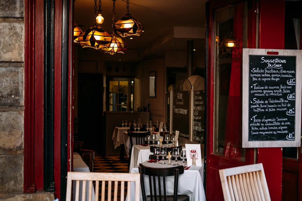 Entrance,Of,A,Traditional,French,Bistro,In,The,Old,Town