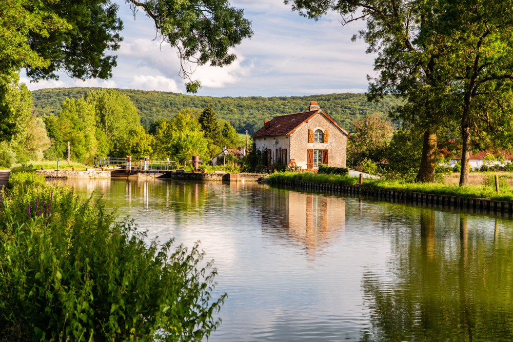 Watergate,Im,Canaö,De,Bourgogne,In,Burgundy,In,France