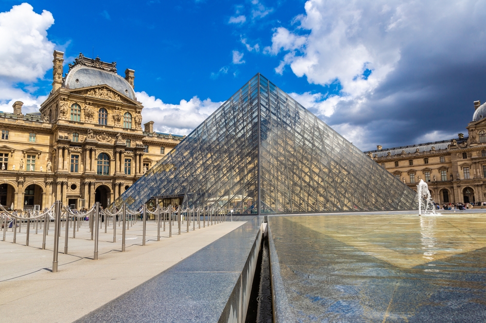 Paris,,France, ,June,01,,2022:,The,Louvre,And,Pyramid