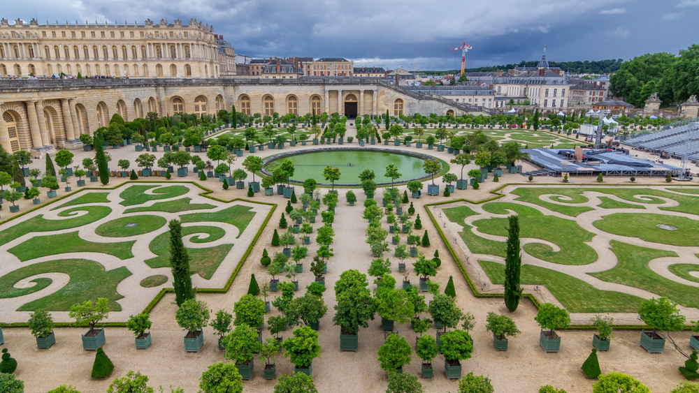 Famous,Palace,Versailles,With,Beautiful,Gardens,And,Fountains,From,Top.