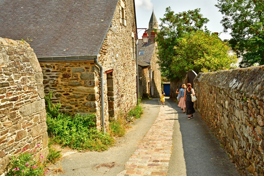 Saint,Suliac;,France, ,July,28,2025,:,The,Picturesque