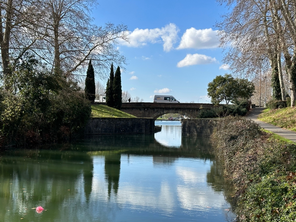 Toulouse,,Occitania,,France, ,February,8th,2023:,A,Bridge,With