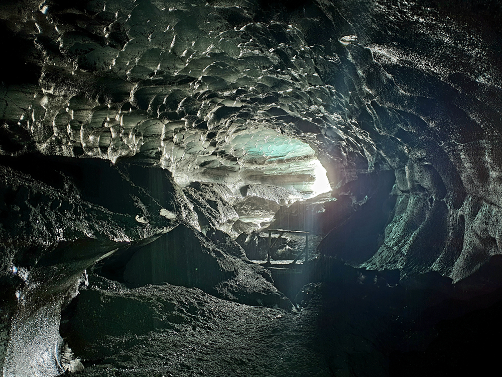 grotte-de-glace-noire-de-katla