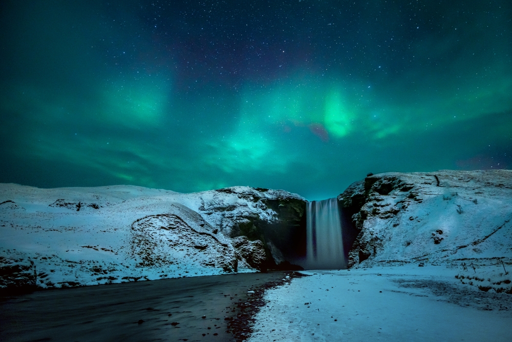 skogafoss-aurore-boreale