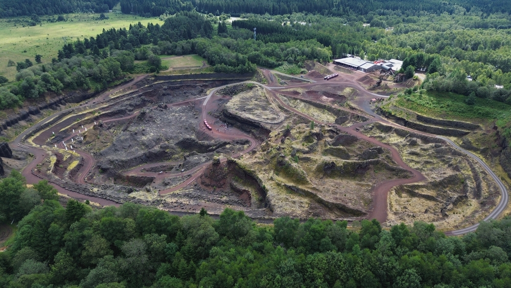 vue-aerienne-volcan-lemptegy