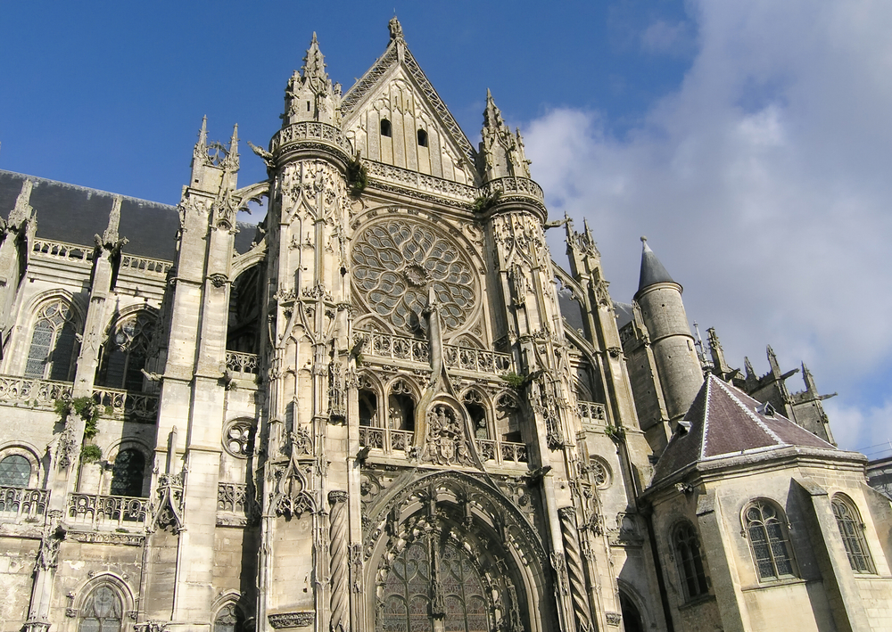 Cathedral,In,Small,French,City,Senlis