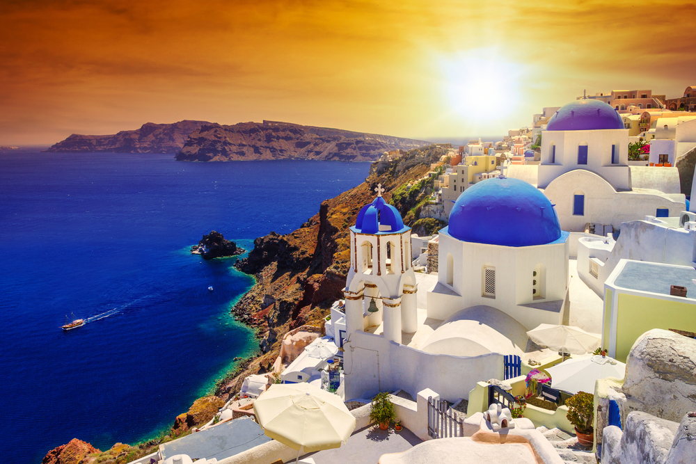 Beautiful,Sunset,Over,Oia,Town,On,Santorini,Island,,Greece