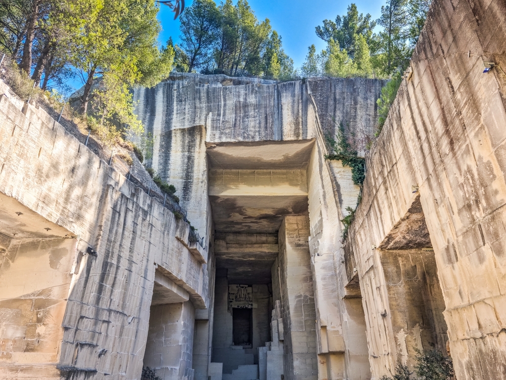 Squared,Forms,In,The,Carrieres,De,Lumieres,,Les,Beaux,De